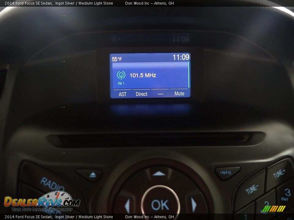 2014 Ford Focus SE Sedan Ingot Silver / Medium Light Stone Photo #25