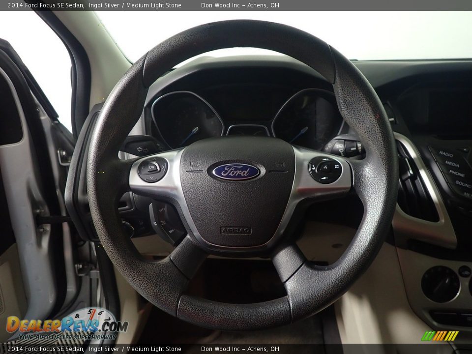 2014 Ford Focus SE Sedan Ingot Silver / Medium Light Stone Photo #26