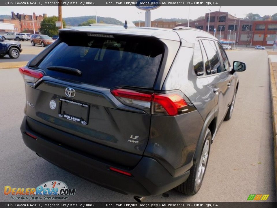 2019 Toyota RAV4 LE Magnetic Gray Metallic / Black Photo #2