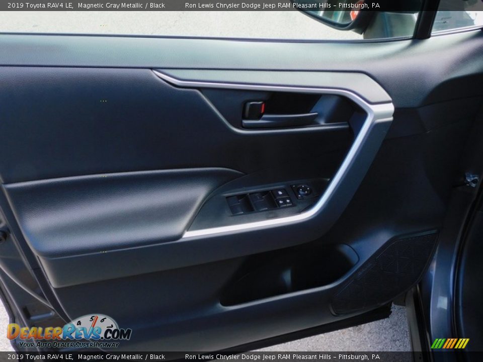 2019 Toyota RAV4 LE Magnetic Gray Metallic / Black Photo #14