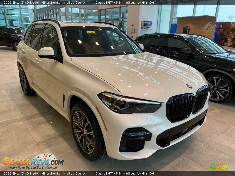 Front 3/4 View of 2022 BMW X5 xDrive40i Photo #1