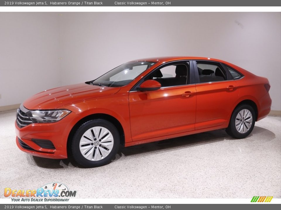 Front 3/4 View of 2019 Volkswagen Jetta S Photo #3