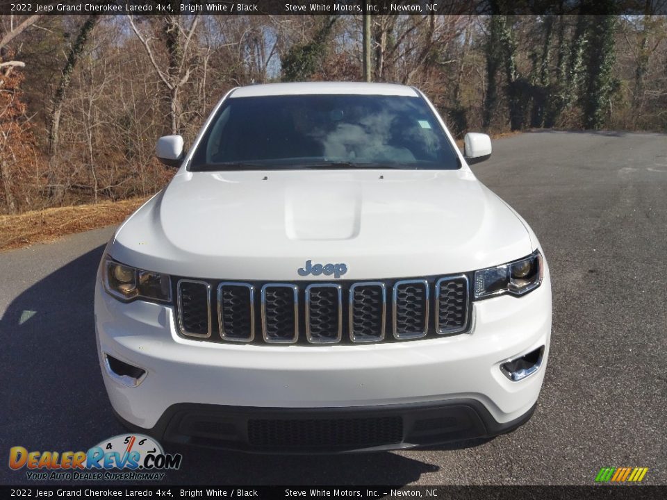 2022 Jeep Grand Cherokee Laredo 4x4 Bright White / Black Photo #3