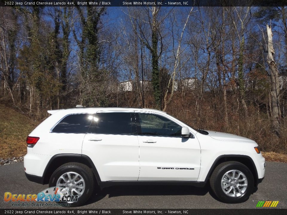 2022 Jeep Grand Cherokee Laredo 4x4 Bright White / Black Photo #5