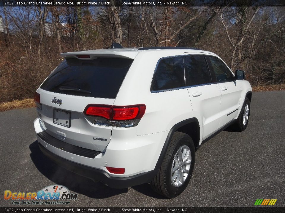 2022 Jeep Grand Cherokee Laredo 4x4 Bright White / Black Photo #6