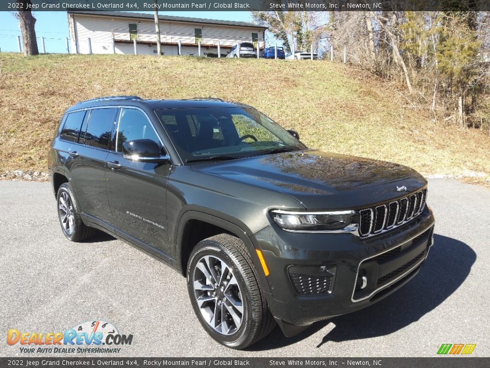Front 3/4 View of 2022 Jeep Grand Cherokee L Overland 4x4 Photo #5