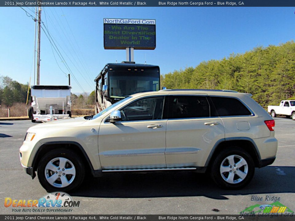 2011 Jeep Grand Cherokee Laredo X Package 4x4 White Gold Metallic / Black Photo #2