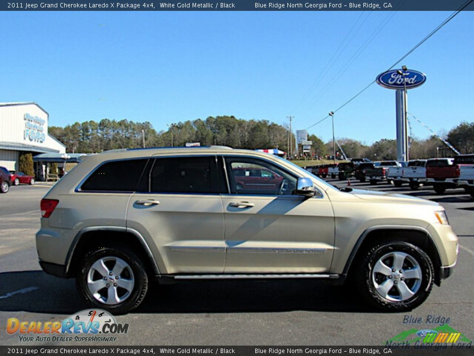 2011 Jeep Grand Cherokee Laredo X Package 4x4 White Gold Metallic / Black Photo #6