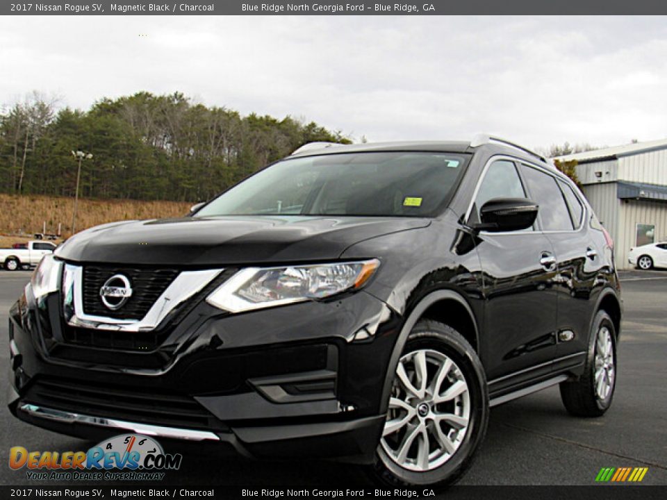 Front 3/4 View of 2017 Nissan Rogue SV Photo #1