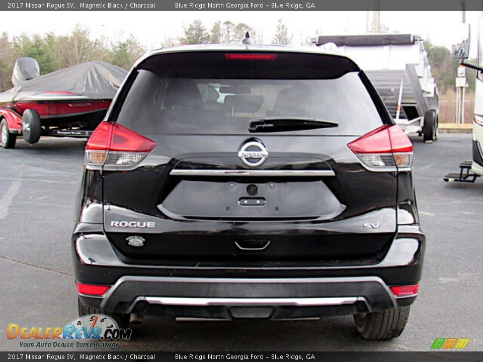 Magnetic Black 2017 Nissan Rogue SV Photo #4