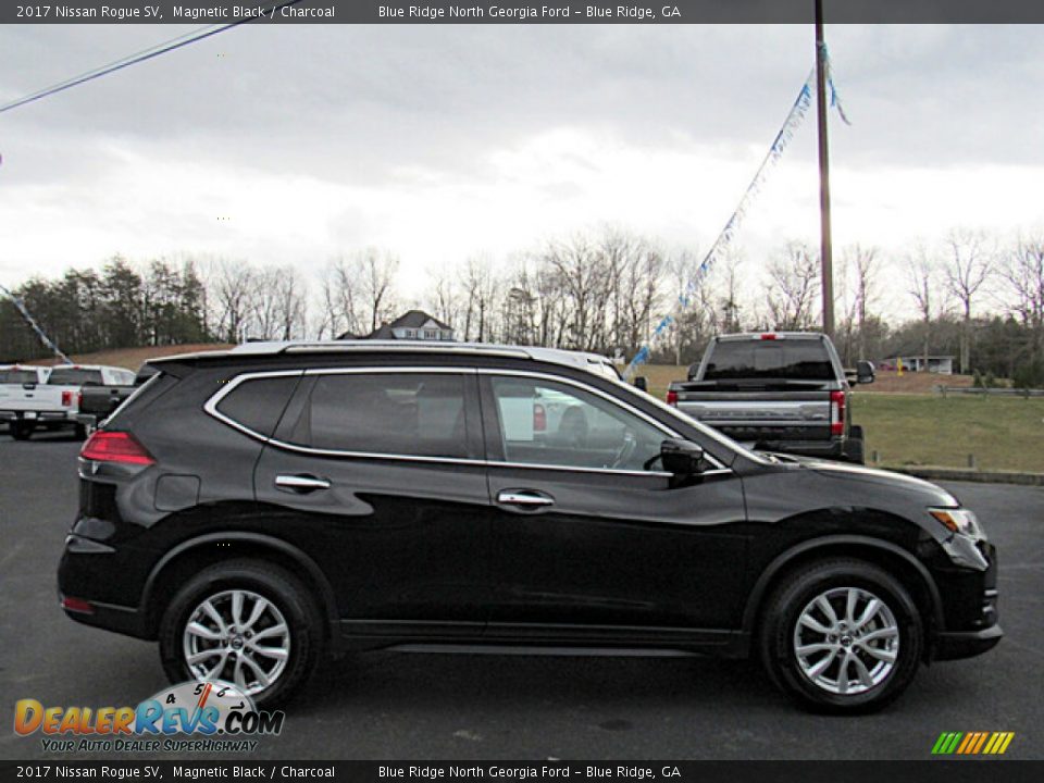 Magnetic Black 2017 Nissan Rogue SV Photo #6