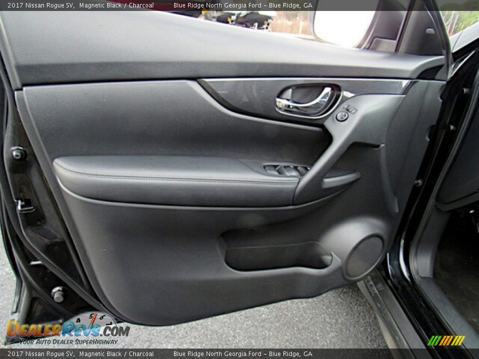 Door Panel of 2017 Nissan Rogue SV Photo #10