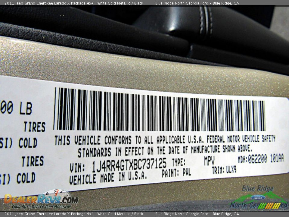 2011 Jeep Grand Cherokee Laredo X Package 4x4 White Gold Metallic / Black Photo #26