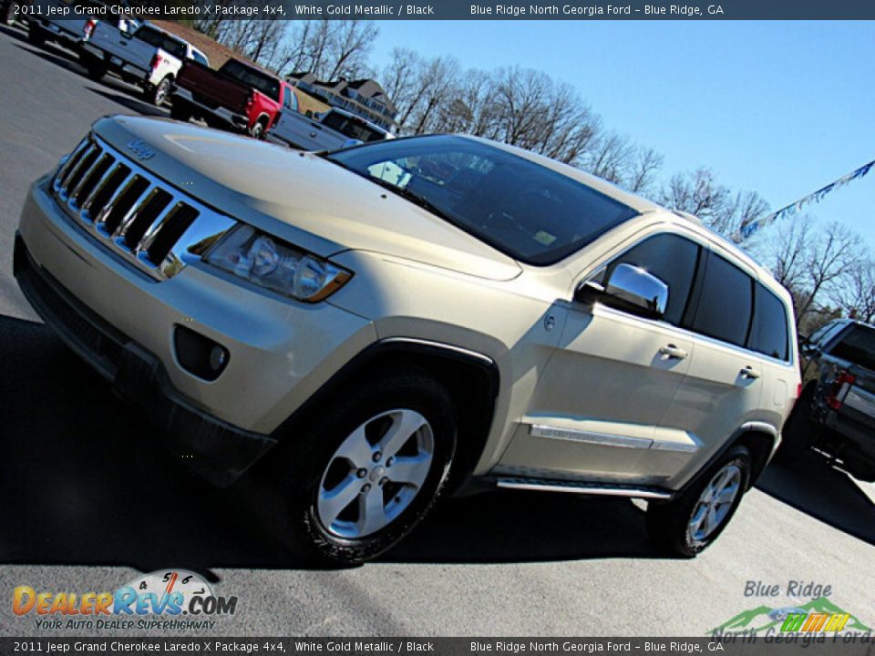 2011 Jeep Grand Cherokee Laredo X Package 4x4 White Gold Metallic / Black Photo #27