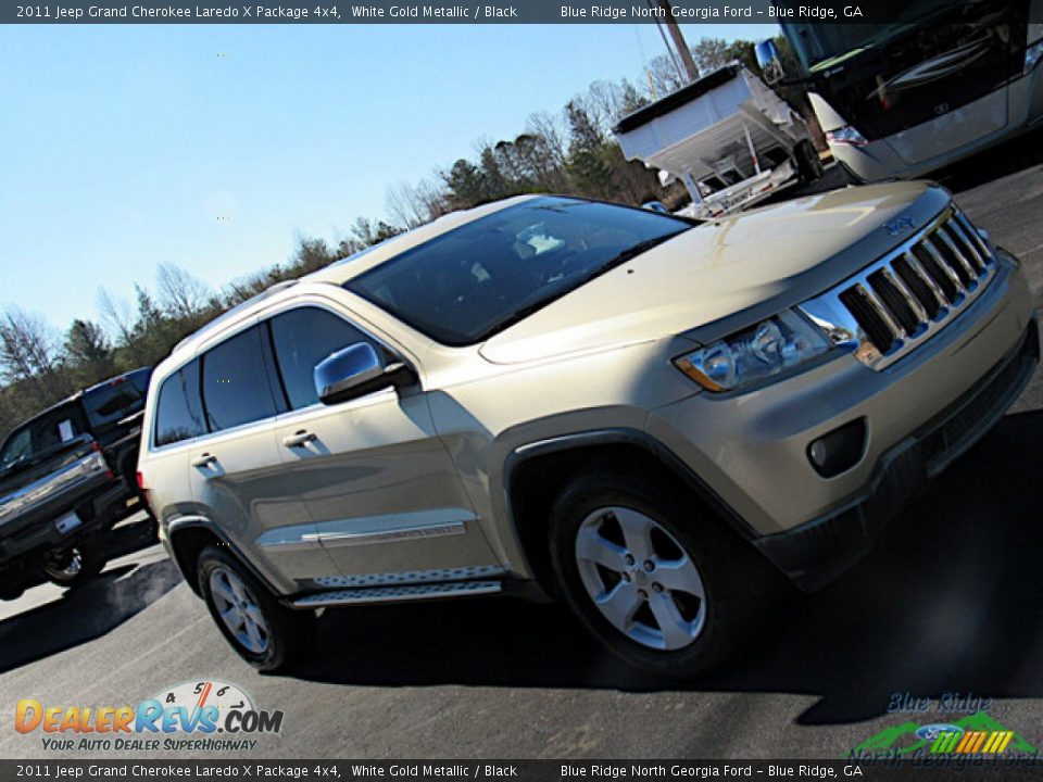 2011 Jeep Grand Cherokee Laredo X Package 4x4 White Gold Metallic / Black Photo #28