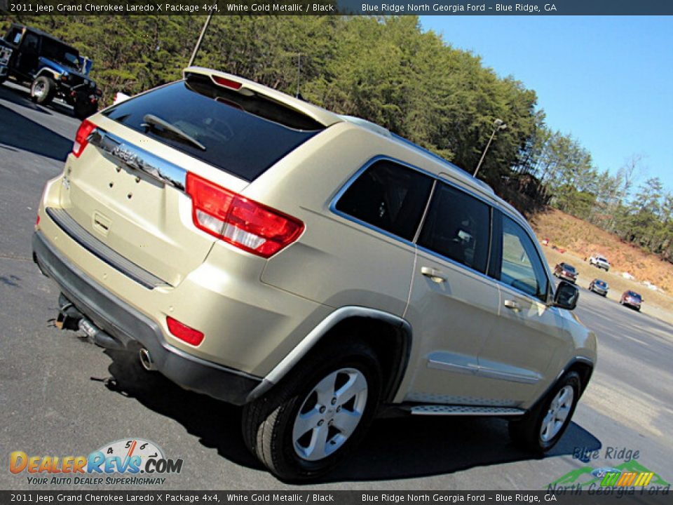 2011 Jeep Grand Cherokee Laredo X Package 4x4 White Gold Metallic / Black Photo #29