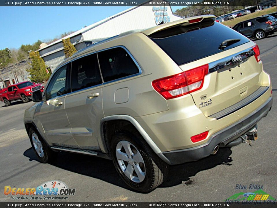 2011 Jeep Grand Cherokee Laredo X Package 4x4 White Gold Metallic / Black Photo #30