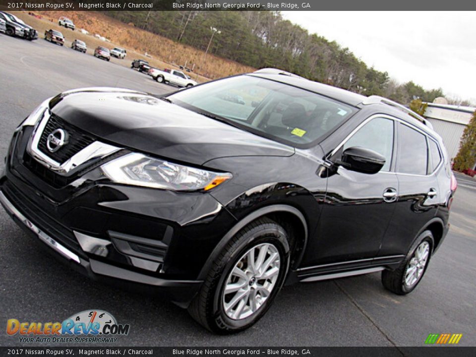 2017 Nissan Rogue SV Magnetic Black / Charcoal Photo #24