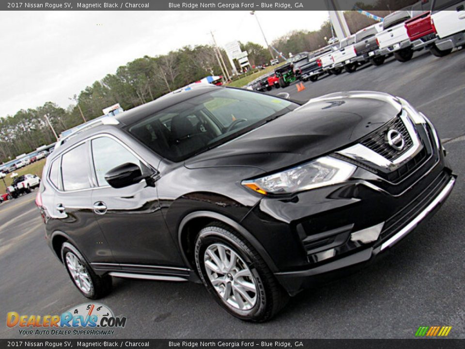 Magnetic Black 2017 Nissan Rogue SV Photo #25