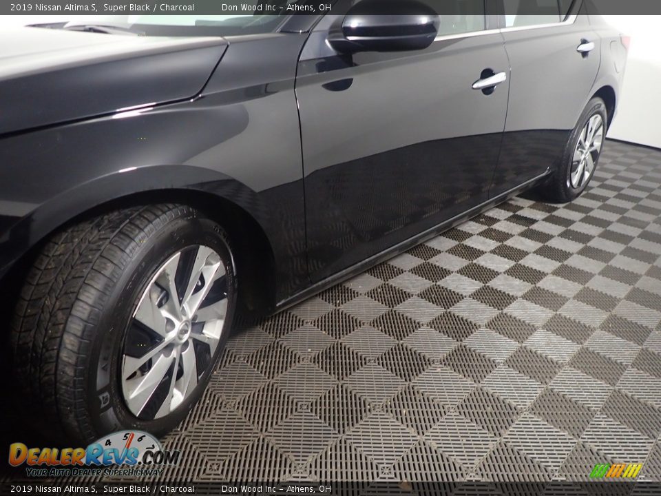 2019 Nissan Altima S Super Black / Charcoal Photo #10