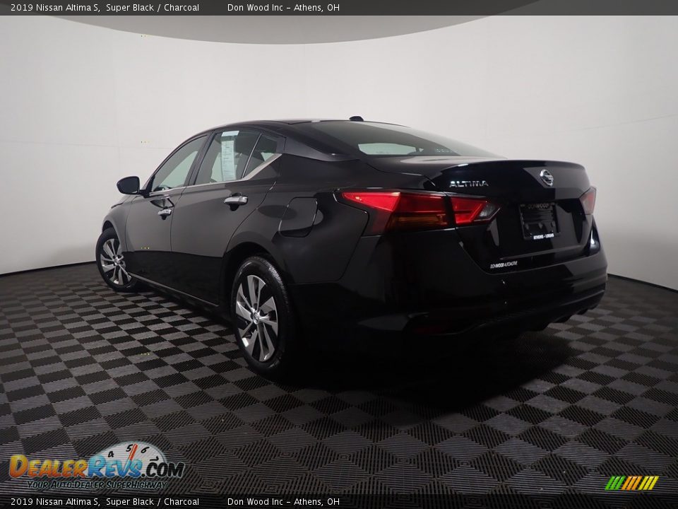 2019 Nissan Altima S Super Black / Charcoal Photo #11