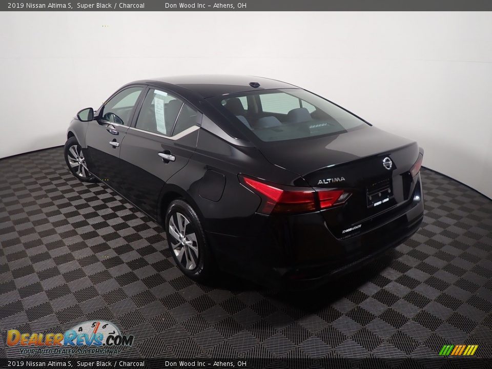 2019 Nissan Altima S Super Black / Charcoal Photo #12