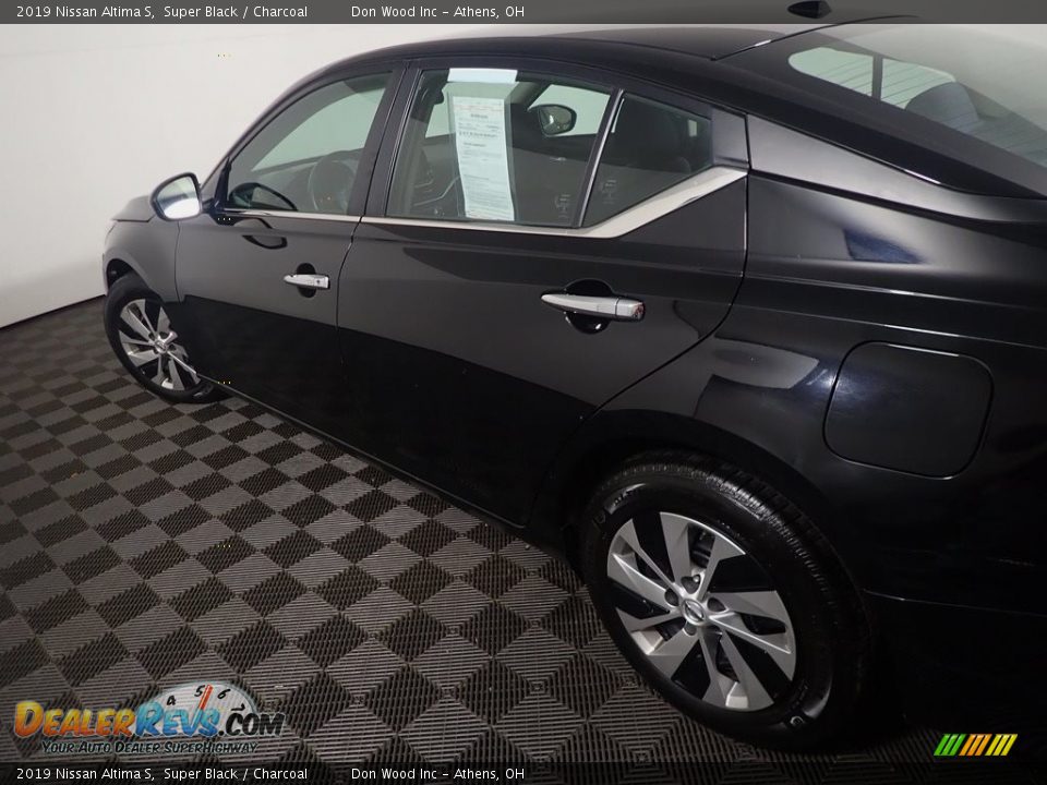 2019 Nissan Altima S Super Black / Charcoal Photo #18