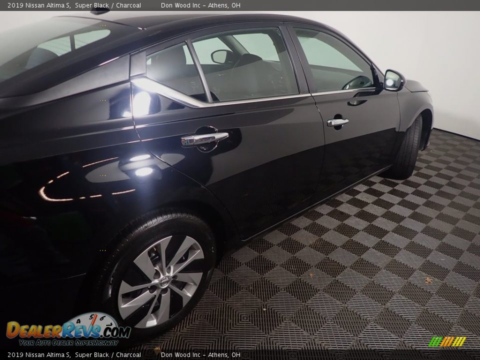 2019 Nissan Altima S Super Black / Charcoal Photo #19