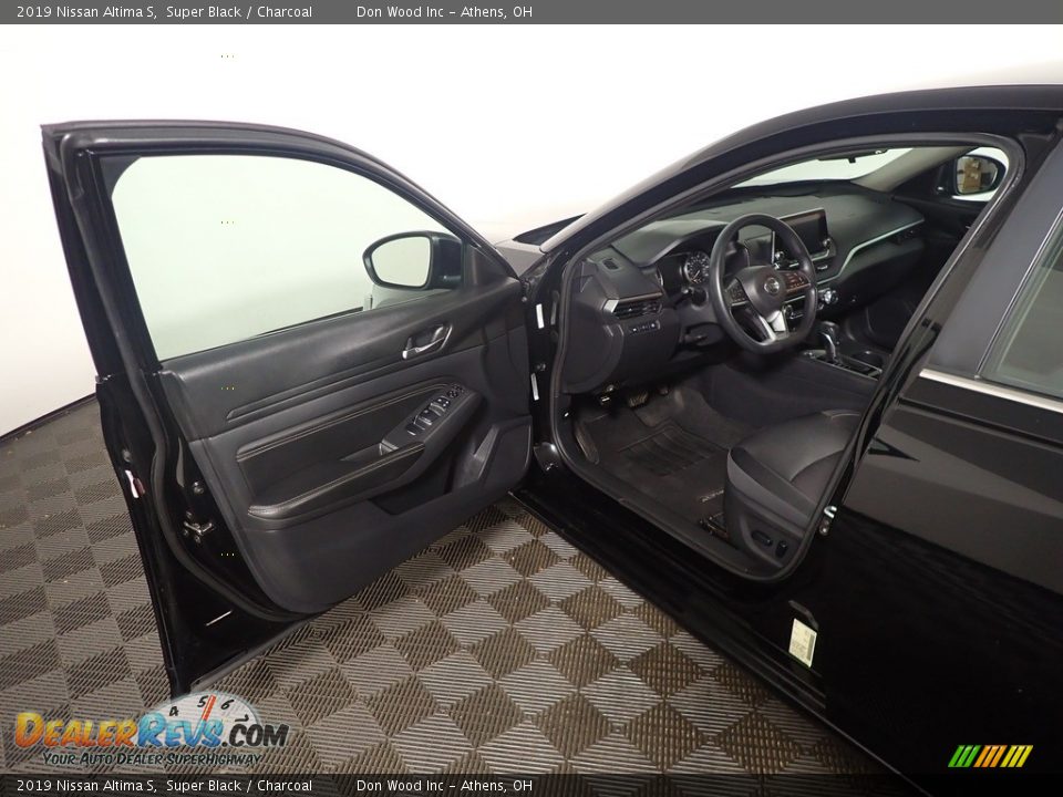 2019 Nissan Altima S Super Black / Charcoal Photo #20