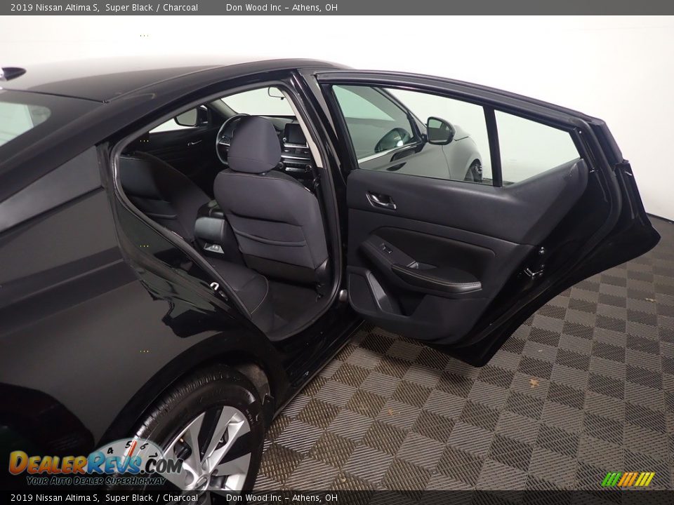 2019 Nissan Altima S Super Black / Charcoal Photo #36