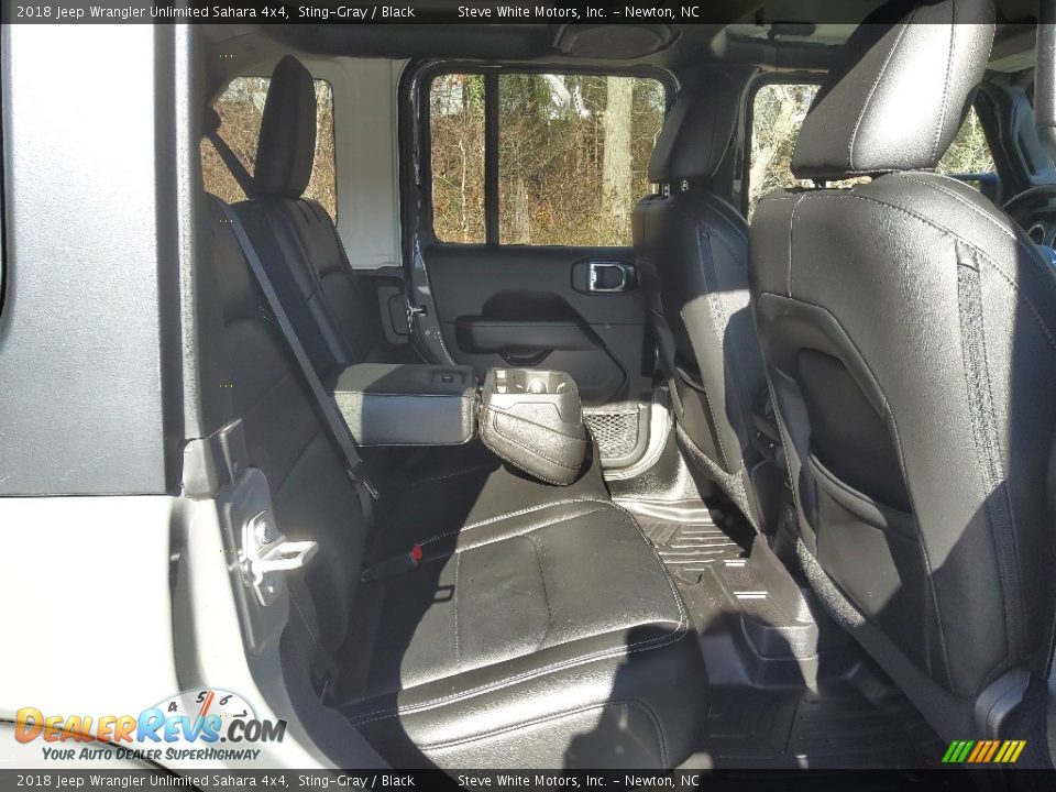 2018 Jeep Wrangler Unlimited Sahara 4x4 Sting-Gray / Black Photo #18