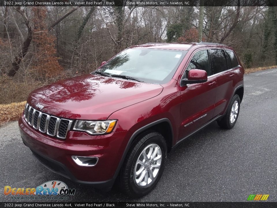 2022 Jeep Grand Cherokee Laredo 4x4 Velvet Red Pearl / Black Photo #2