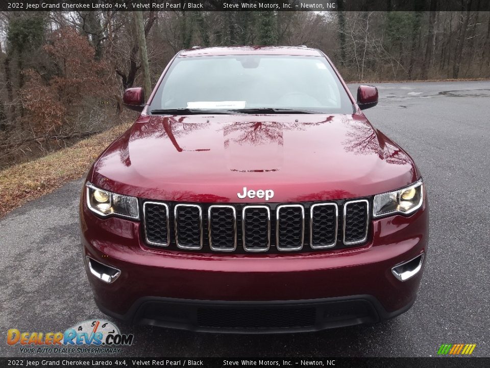 2022 Jeep Grand Cherokee Laredo 4x4 Velvet Red Pearl / Black Photo #3