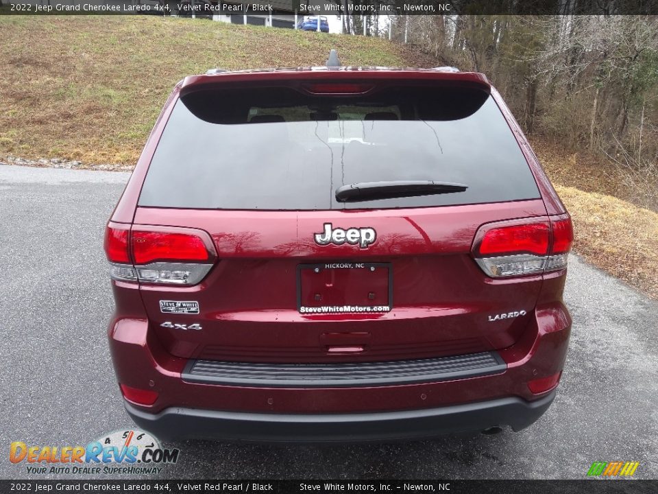 2022 Jeep Grand Cherokee Laredo 4x4 Velvet Red Pearl / Black Photo #7