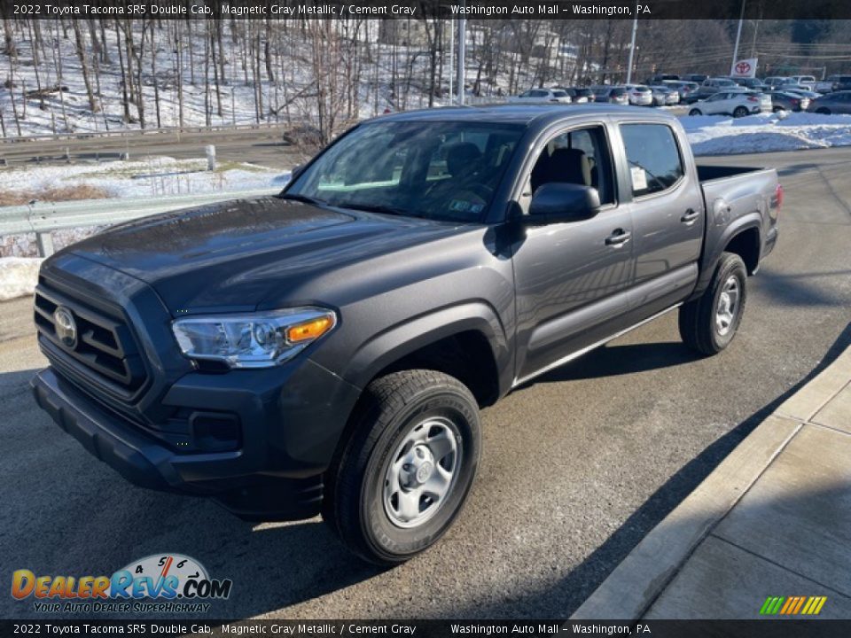 Front 3/4 View of 2022 Toyota Tacoma SR5 Double Cab Photo #7