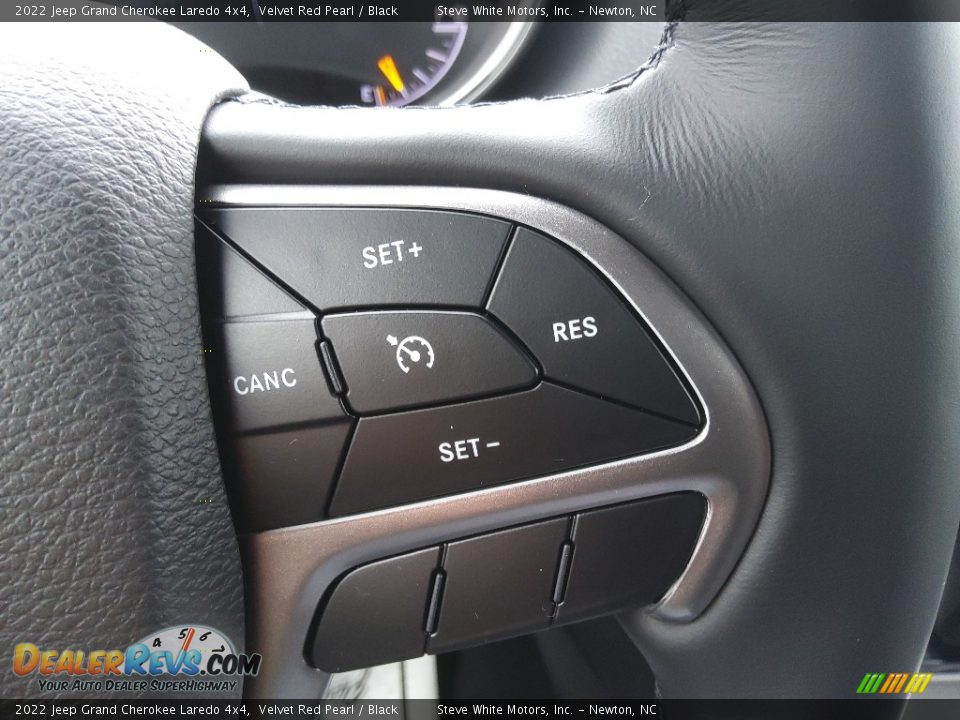 2022 Jeep Grand Cherokee Laredo 4x4 Steering Wheel Photo #20