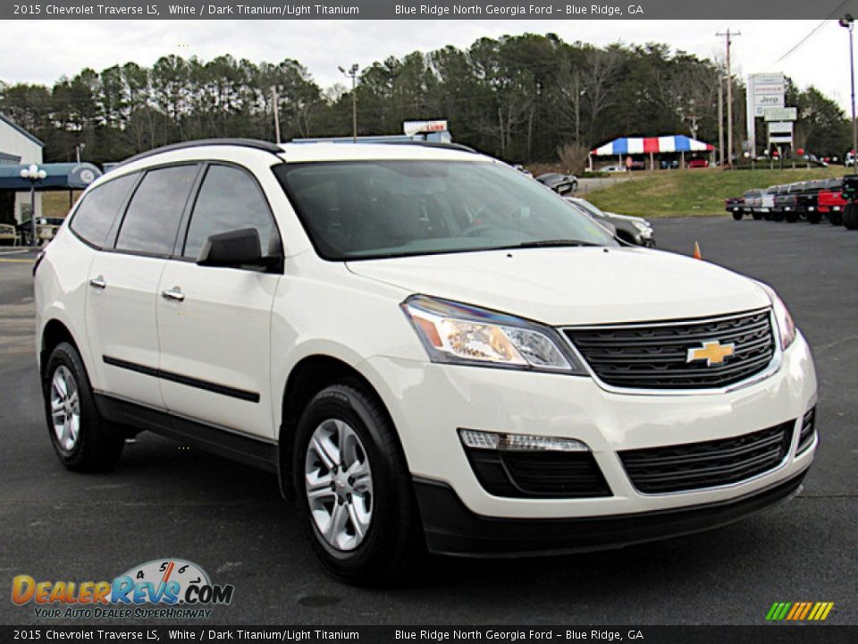 Front 3/4 View of 2015 Chevrolet Traverse LS Photo #7