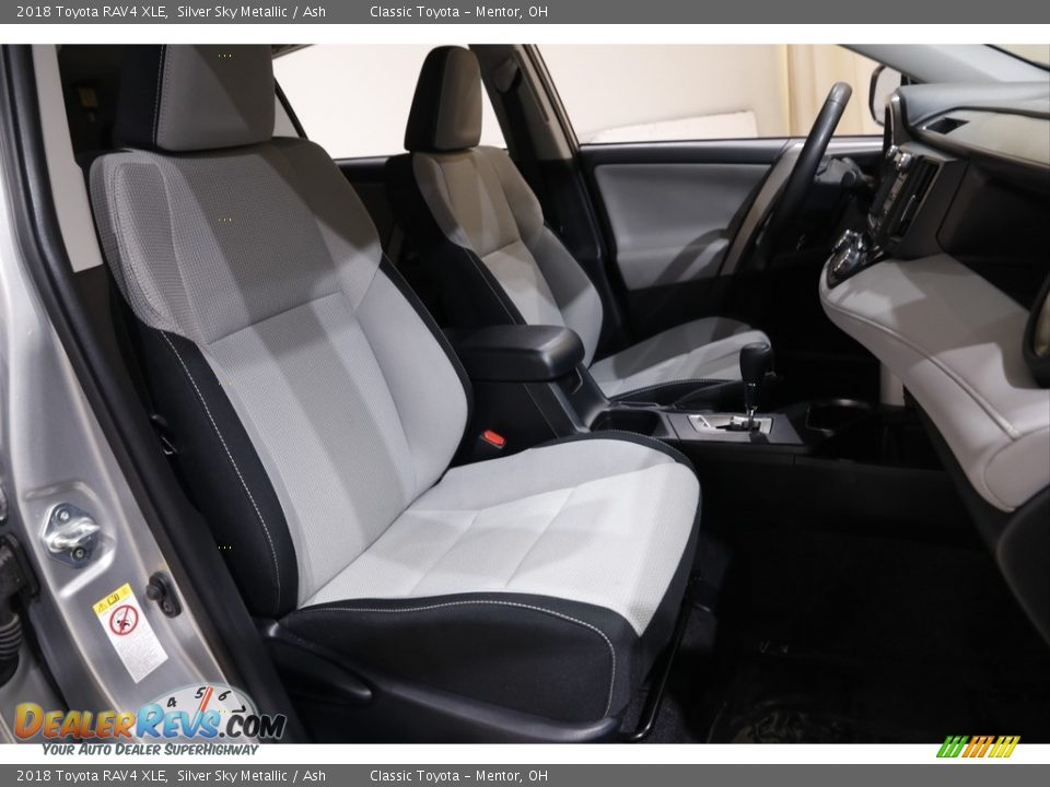 2018 Toyota RAV4 XLE Silver Sky Metallic / Ash Photo #14