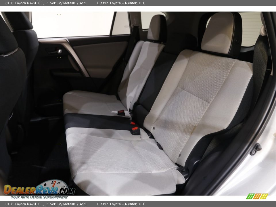 2018 Toyota RAV4 XLE Silver Sky Metallic / Ash Photo #16