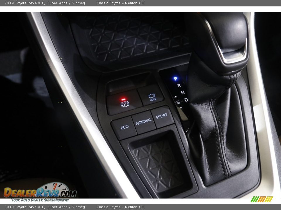 2019 Toyota RAV4 XLE Shifter Photo #13