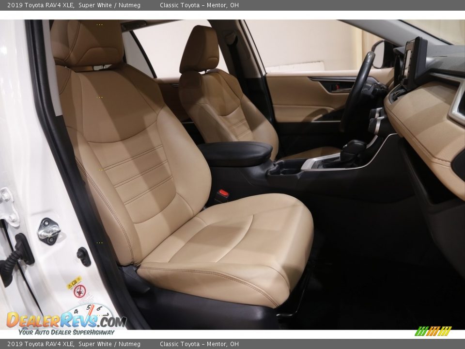 2019 Toyota RAV4 XLE Super White / Nutmeg Photo #14