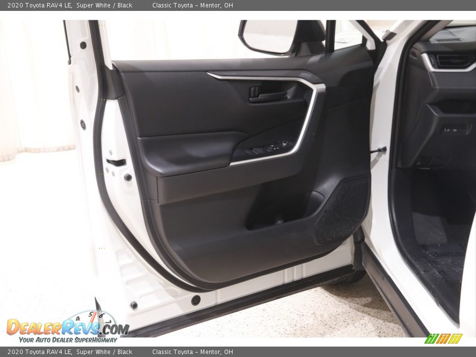 2020 Toyota RAV4 LE Super White / Black Photo #4