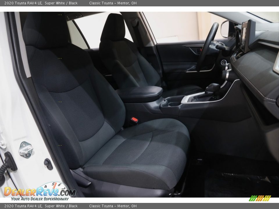 2020 Toyota RAV4 LE Super White / Black Photo #14