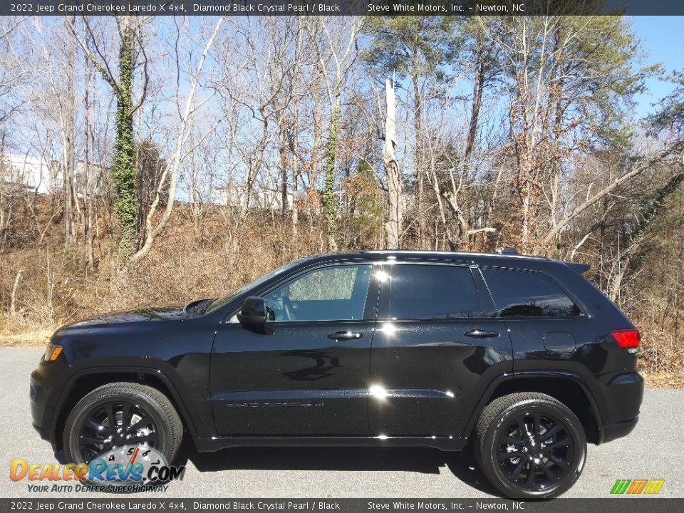 2022 Jeep Grand Cherokee Laredo X 4x4 Diamond Black Crystal Pearl / Black Photo #1