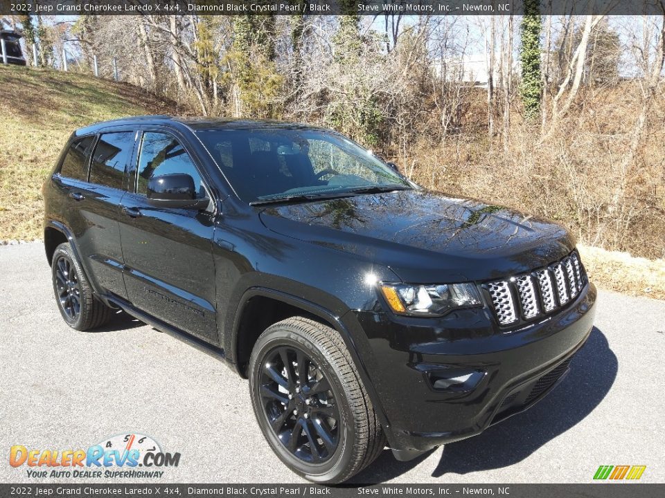 2022 Jeep Grand Cherokee Laredo X 4x4 Diamond Black Crystal Pearl / Black Photo #4