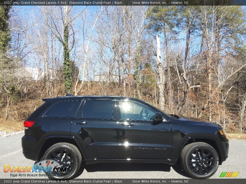 2022 Jeep Grand Cherokee Laredo X 4x4 Diamond Black Crystal Pearl / Black Photo #5