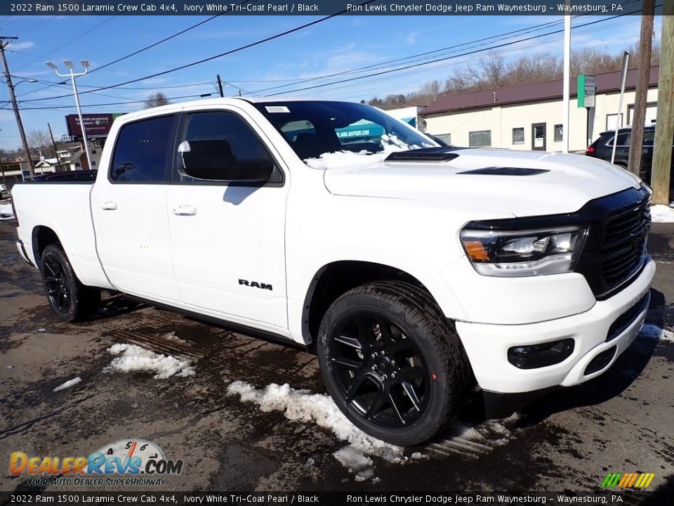 Front 3/4 View of 2022 Ram 1500 Laramie Crew Cab 4x4 Photo #7