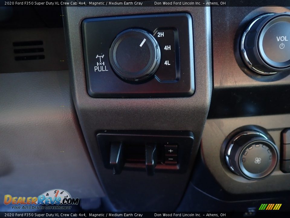 2020 Ford F350 Super Duty XL Crew Cab 4x4 Magnetic / Medium Earth Gray Photo #31