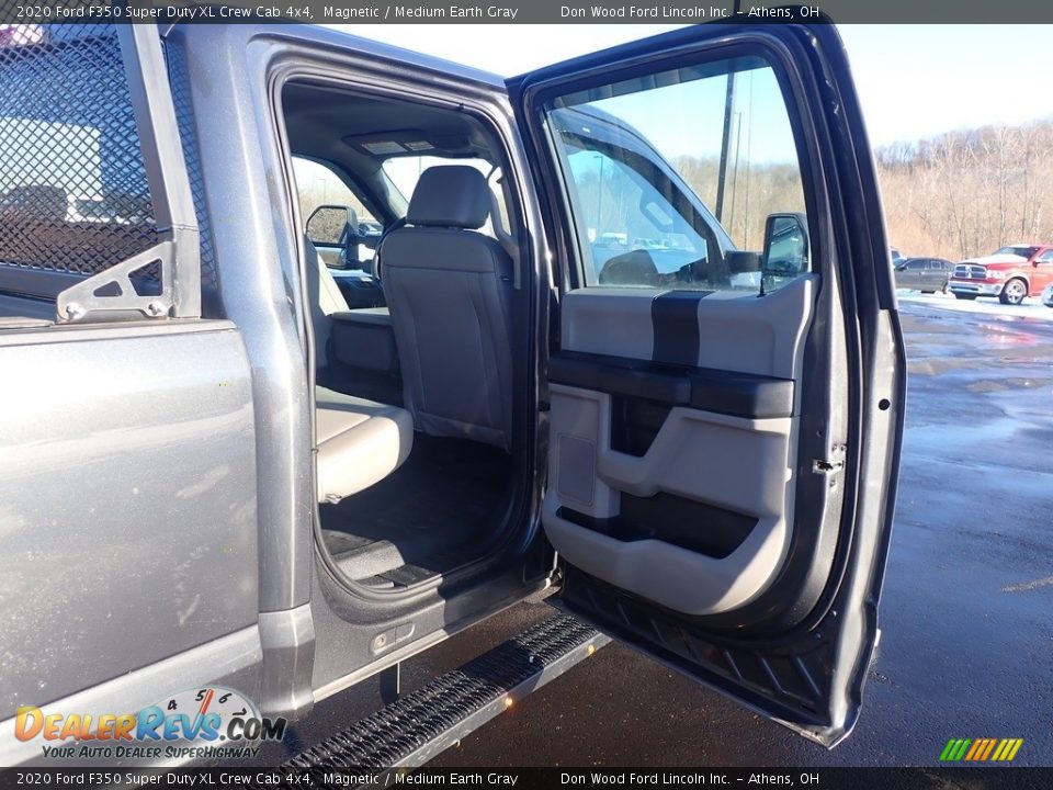 2020 Ford F350 Super Duty XL Crew Cab 4x4 Magnetic / Medium Earth Gray Photo #36