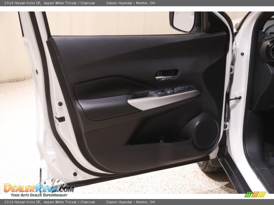 2019 Nissan Kicks SR Aspen White Tricoat / Charcoal Photo #4